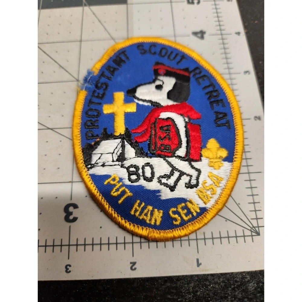 Protestant Scout Retreat Patch Put Han Sen 1980 Featuring Snoopy‎ In Red Scarf